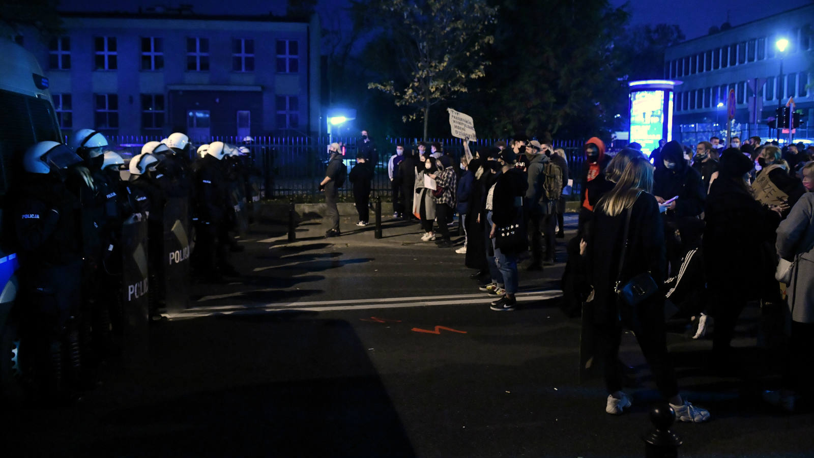 Morawiecki apeluje do protestujących, Ziobro zapowiada kary