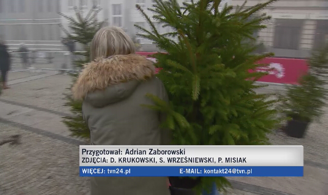 Władze Białegostoku rozdały mieszkańcom miasta sto żywych choinek w zamian za oddanie sztucznego drzewka.  