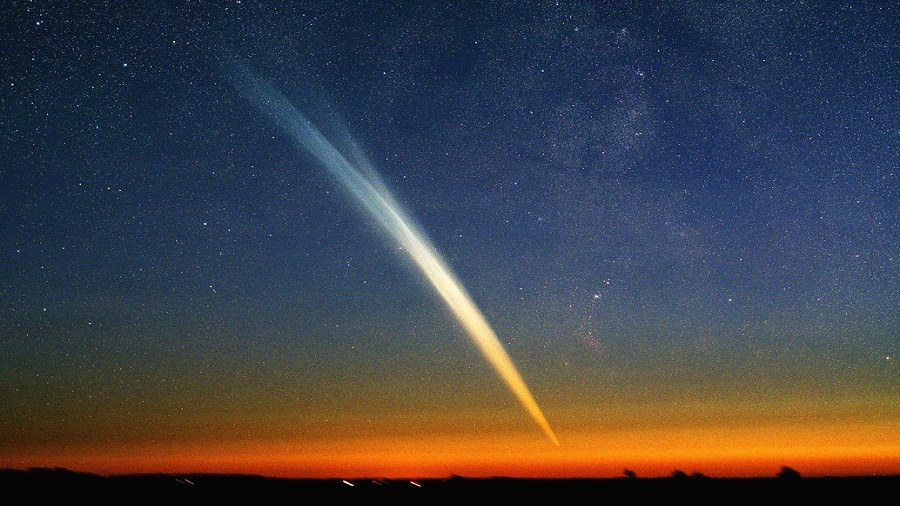 Kometa Ikeya-Seki z 1965 roku. Fot. strosurf.com / astro-urseanu.ro
