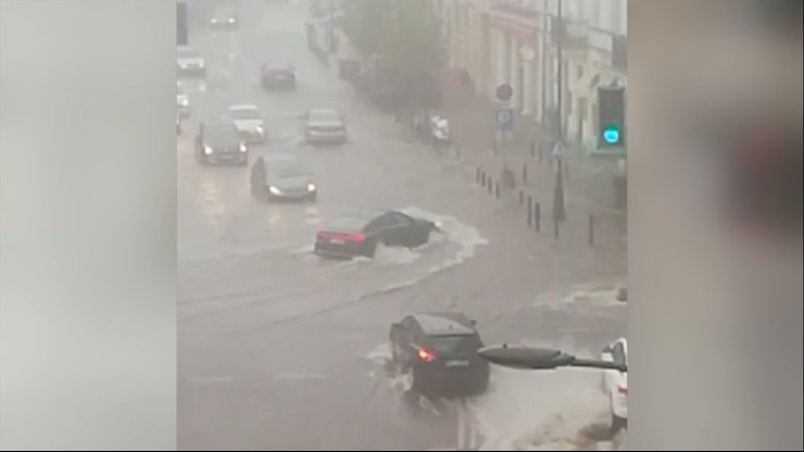 Wielka woda w Warszawie. Miasto sparaliżowane po ulewie