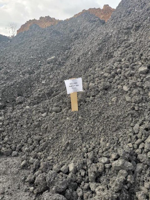 Przesłane redakcji Konkret24 zdjęcie hałdy węgla, który miał został pokazany na filmie