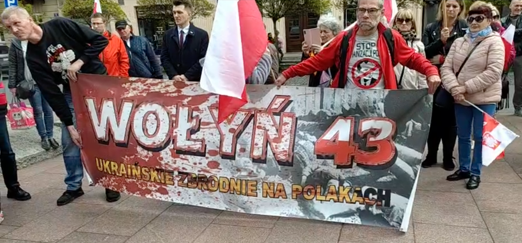 Baner o zbrodni wołyńskiej pokazany podczas manifestacji