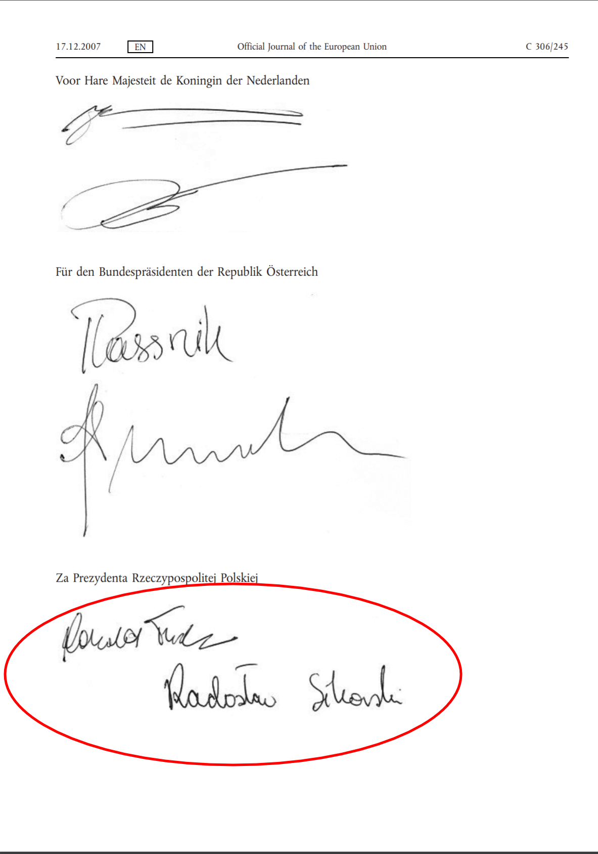 Podpisy Donalda Tuska i Radosława Sikorskiego pod Traktatem Lizbońskim